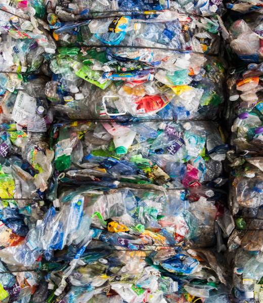 Pile-of-mixed-plastic-waste-in-warehouse